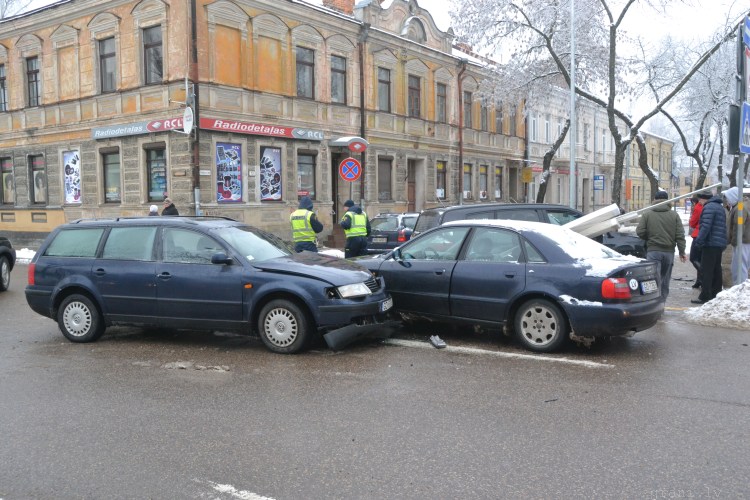 Satiksmes negadījumos Latvija zaudē vairāk kā 250 miljoni eiro gadā