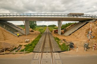 Fotoreportāža: uz Liepājas šosejas veic divu tiltu rekonstrukciju