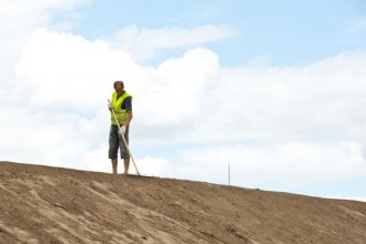 Fotoreportāža: uz Liepājas šosejas veic divu tiltu rekonstrukciju