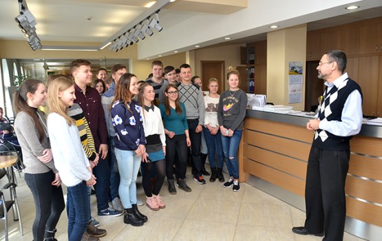Skolēni turpina iepazīties ar Daugavpils Domes darbu