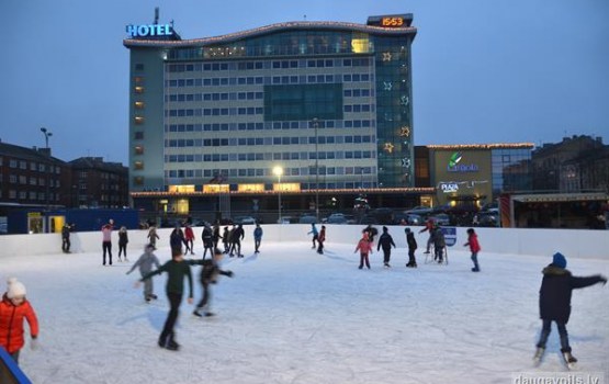 Beidza darboties slidotava Vienības laukumā