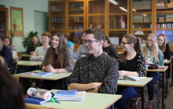 21 miljoni eiro jauniešu karjeras atbalsta pasākumu īstenošanai skolās