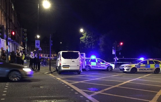 Londonas centrā nodurta sieviete, vēl pieci cilvēki guvuši ievainojumus 