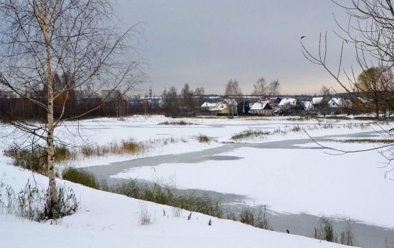 Daugavpilī izglābj ledū ielūzušu makšķernieku