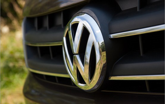 "Volkswagen" apstiprina 30 000 darbavietu likvidēšanu