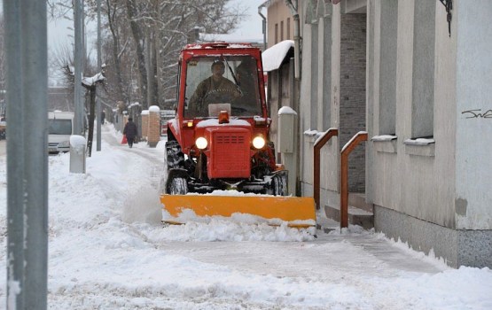 Daugavpils ielas un ietves tīra pilnā apjomā