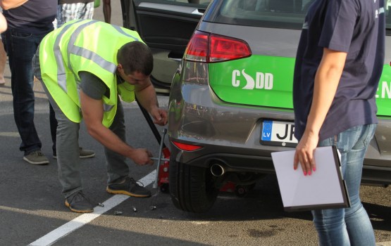 CSDD 11 mēnešos izsniegusi par 1% mazāk autovadītāja apliecību