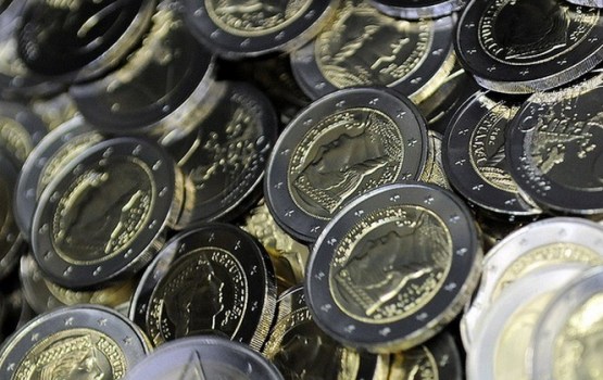 Latvijas Bankas kasēs veidojas kolekcijas monētas "Ziemassvētku kaujas" pircēju rindas