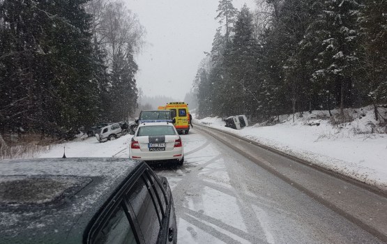 Valsts policija aicina būt uzmanīgiem uz ceļiem