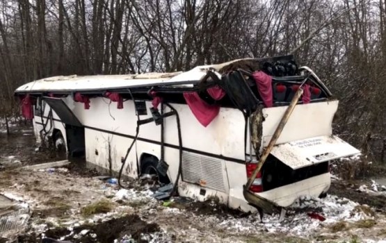 Lietuvā skolēnu autobusa avārijā daudzi cietušie, trīs ievietoti reanimācijā