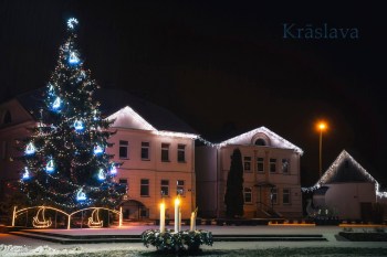 Fotogrāfs apbraukājis un iemūžinājis visu Latgales pilsētu eglītes