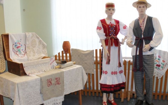 Balkrievu dārgumu lādi papildinās tautas tērps