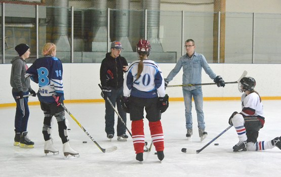 Sieviešu hokeja turnīrs pulcēs 35 Daugavpils hokejistes