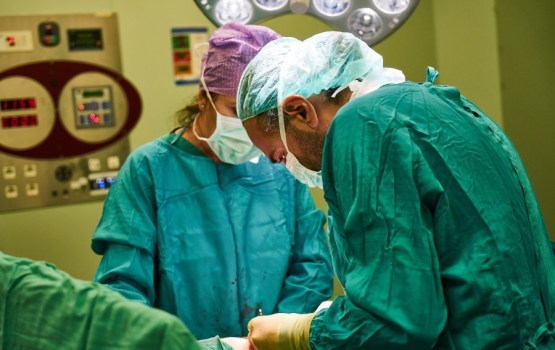 Stradiņa slimnīcā veikta sarežģīta aknu transplantācijas operācija