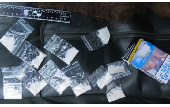 Daugavpilī konfiscē nelikumīgi glabātus šaujamieročus un narkotiskās vielas