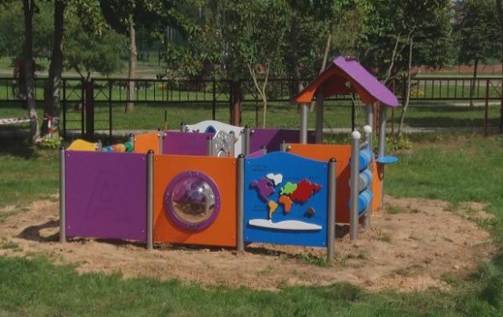 Daugavpils bērnudārzos tiek uzstādīts jauns rotaļu laukumu aprīkojums