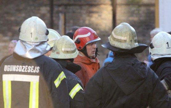 Dzīvojamās mājas ugunsgrēkā Rīgā gājuši bojā četri cilvēki