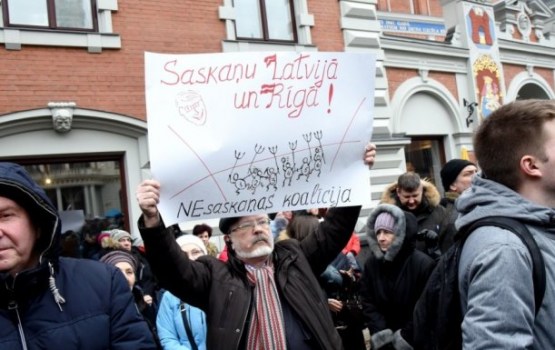 'Rokas nost no Rīgas domes!' – 'Saskaņas' sapulce noslēdzas ar bungām un bez incidentiem 