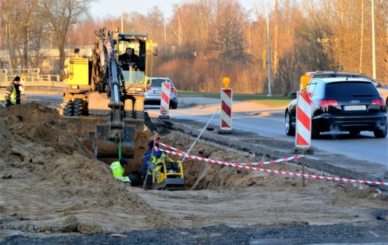 Renovācija Cietokšņa ielā: sliedes ir novāktas, autovadītāji stāv sastrēgumos