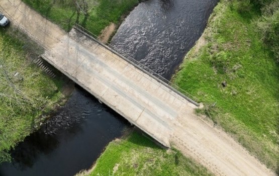 AS "Latvijas valsts meži" izmanto lidrobotus tiltu apsekošanā