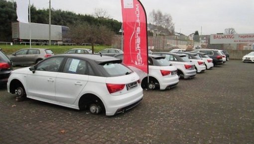 Foto: Disku zagļu uzlidojums jaunu auto placim Vācijā