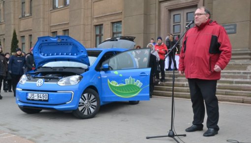 Daugavpils universitāte prezentē elektromobiļus