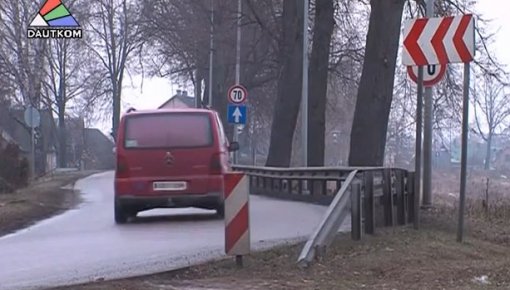 Ceļa zīmju maiņa Lielā ielā (video)