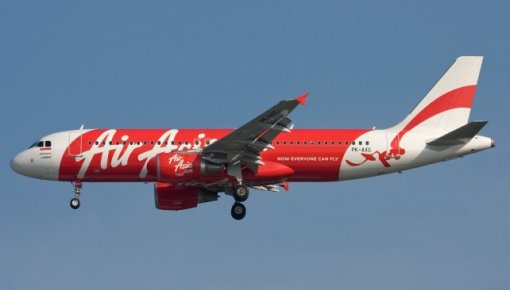 'AirAsia' lidmašīna paguvusi nosēsties uz ūdens, taču tad strauji nogrimusi, uzskata eksperti
