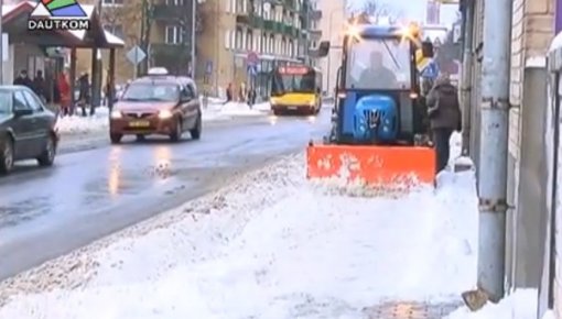 Daugavpilī intensīvi snieg (video)