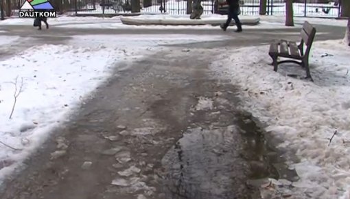 Situācija ar ielu tīrīšanu (video)