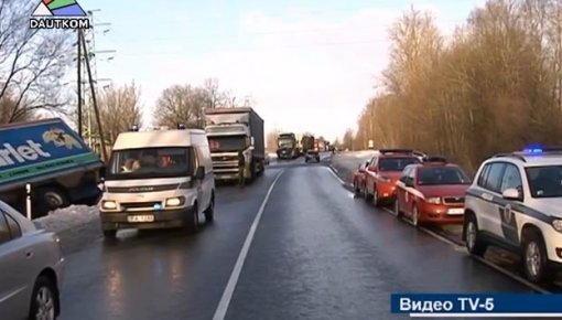 "Melnā otrdiena" uz Latvijas ceļiem (video)