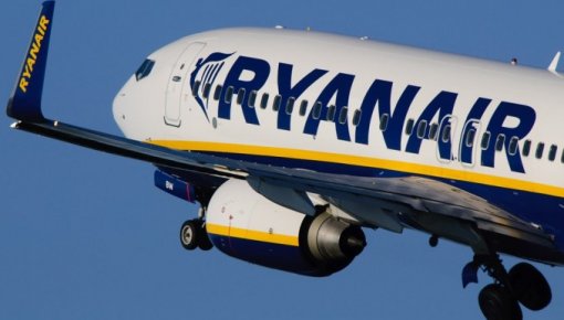 No Rīgas izlidojušai Ryanair lidmašīnai incidenta dēļ jāveic ārkārtas nosēšanās