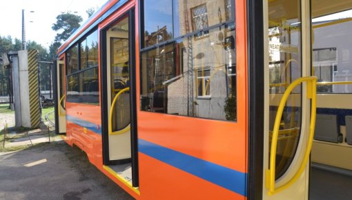 Kāpēc izdzen no tramvajiem?