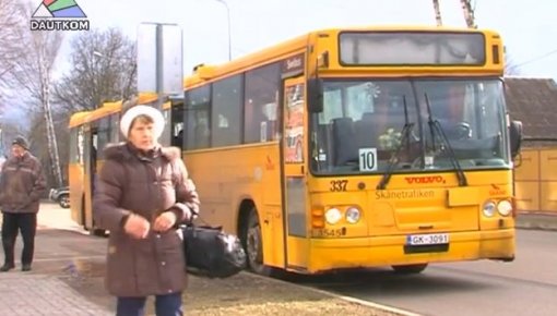 Daugavpils skolnieki sabiedrisko transportu izmantos bez maksas (video)