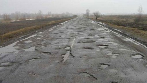 Jēkabpils novadā autobraucēji sūdzas par ļoti slikto ceļu stāvokli