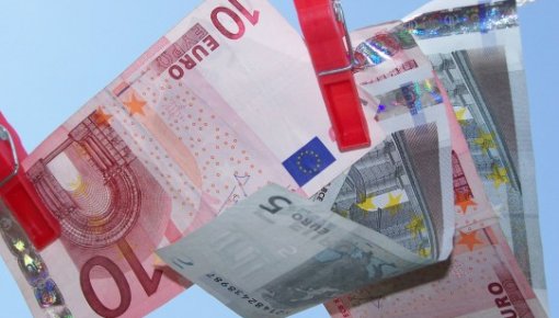 Aptur noziedzīgā grupējuma darbību