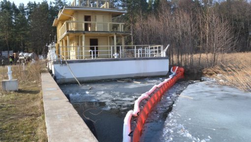 Lielā Stropu ezera krastā izvilks kuģīti, kas radījis piesārņojumu ūdenstilpnē