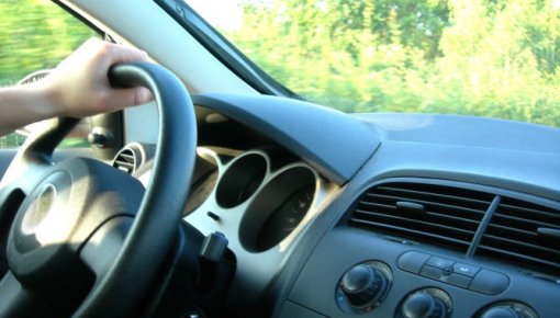 Naujenes pagastā automašīnas vadītājs uzbrauc vīrietim