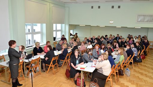 Tuvojas pedagogu darba samaksas jaunā modeļa ieviešana
