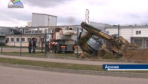 Turpinās maģistrālās siltumtrases bojājumu seku likvidācija (video)