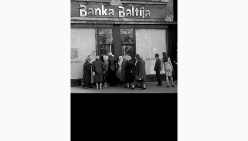 20 gadi kopš "Bankas Baltija" kraha: Latvijas noguldītāju nauda pazūd ārvalstu kontos