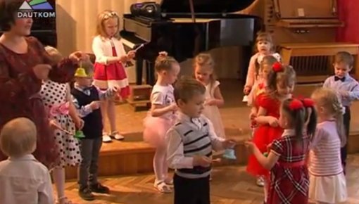 Mūzikas skola: pirmsskolas vecuma bērnu koncerts (video)