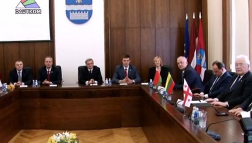 Sadraudzības pilsētu delegācijas apsveica Daugavpili jubilejā (video)