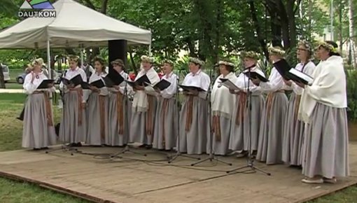 Uzņēmums DAUTKOM sveic iedzīvotājus Līgo svētkos! (video)