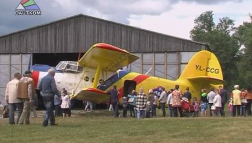 Festivāls «Asti gaisā» Grīvas lidlaukā lidaparātu mīļotājus un profesionāļus (video)