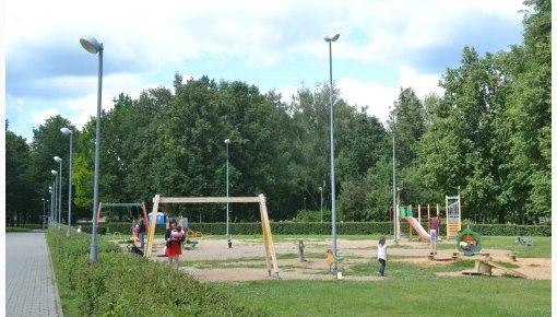 Noslēgts līgums par bērnu rotaļu laukuma pārbūvi Centrālajā parkā