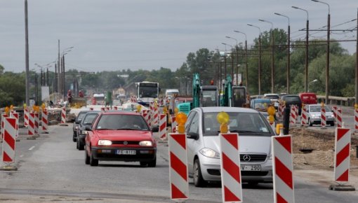 Sākušies seguma atjaunošanas darbi Kurzemes piekrastē