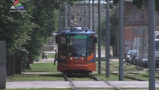 Kā skolniekiem saņemt bezmaksas braucamo biļeti sabiedriskajā transportā? (video)
