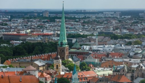 Rīgas Doma torņa smailē atgriezīsies restaurētais gailis un lode