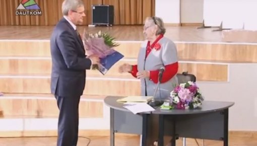 Dome apsveica pilsētas seniorus (video)